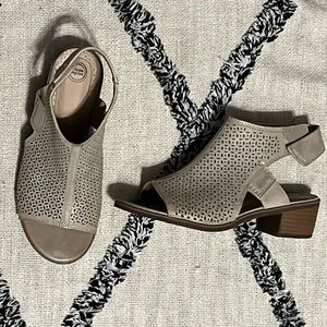 Girls Wonder Nation size 3 peep toe heeled sandals shootie